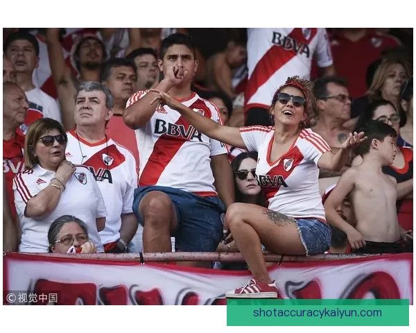 南美足球进攻特点：技术细腻配合流畅，个人突破与团队渗透结合紧密